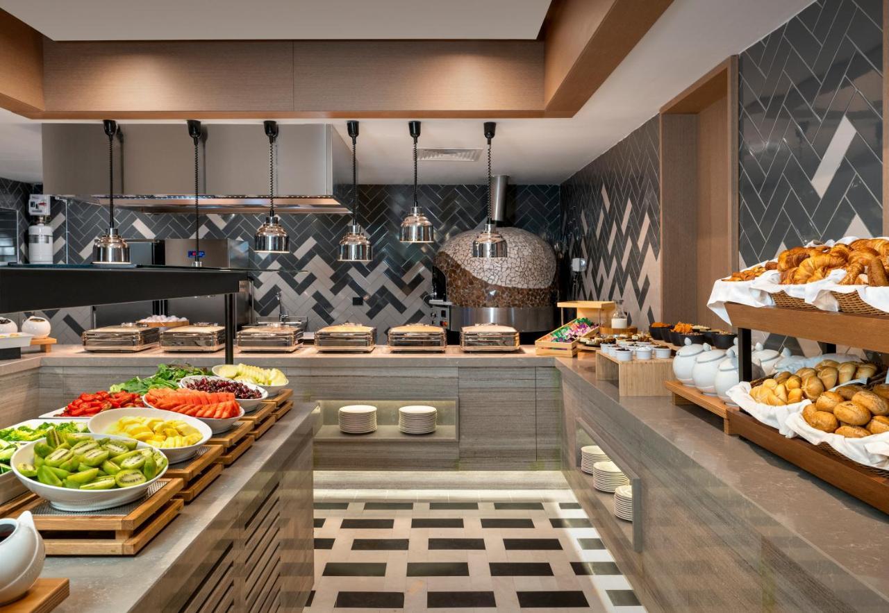 Radisson Collection Hotel, Bodrum Akyarlar Kültér fotó The buffet at the hotel