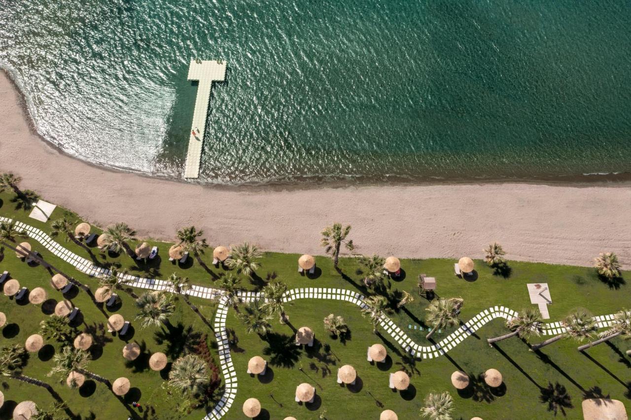 Radisson Collection Hotel, Bodrum Akyarlar Kültér fotó Aerial view of the beach